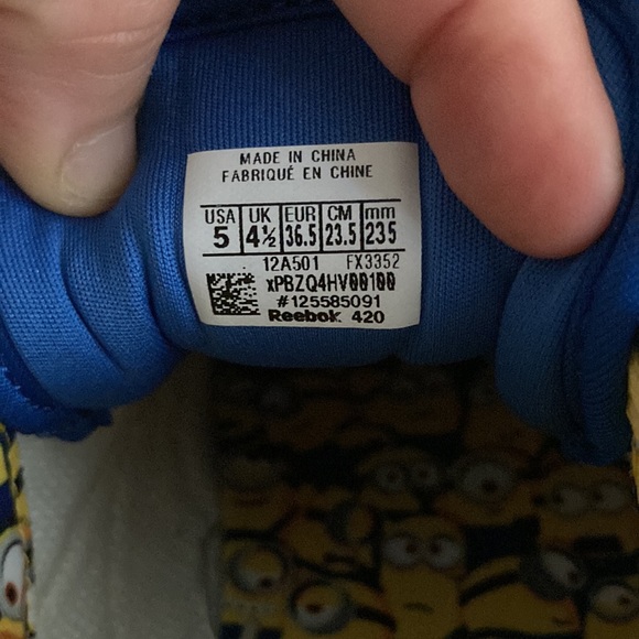 Size 5 Reebok minion edition - Picture 7 of 7